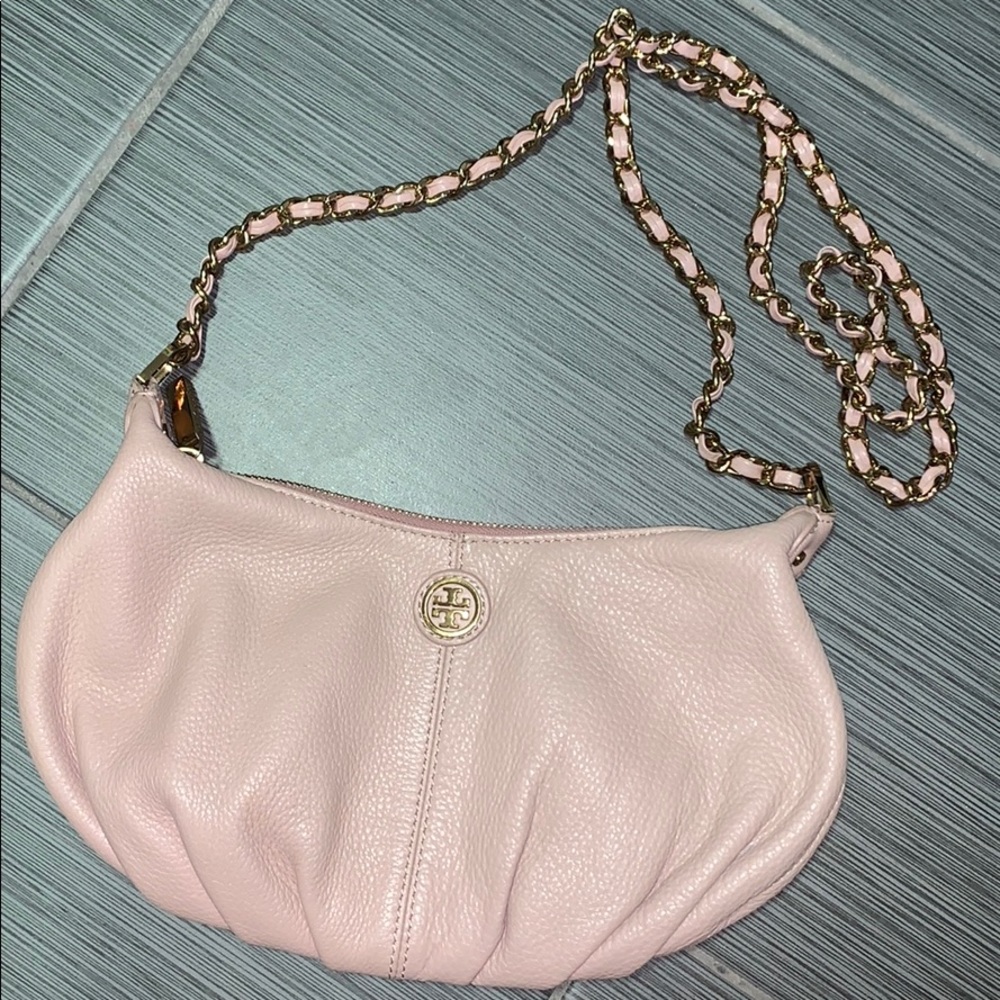 Tory Burch’s Pebbled Leather Crossbody